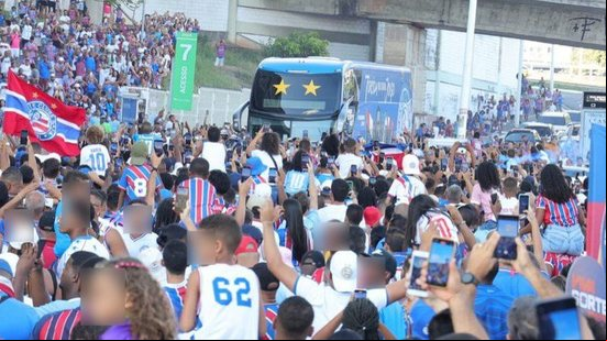 Imagem VÍDEO: Torcedora do Bahia revela frustração com torcida Tricolor após Ba-Vi na Fonte Nova e faz desabafo: "só tem viado"