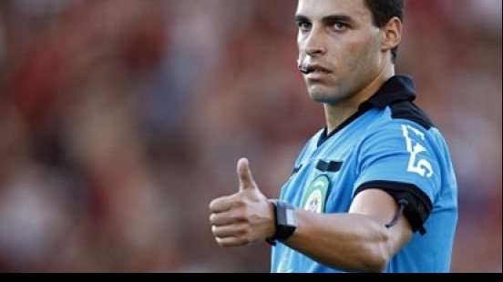 Imagem Árbitro paranaense comanda Vitória x Santos