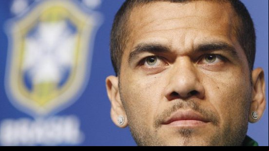 Imagem Daniel Alves utilizará camisa em homenagem a Carlos Alberto Torres 