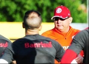 Imagem Gordiola rasga elogios ao camisa 10 do Internacional