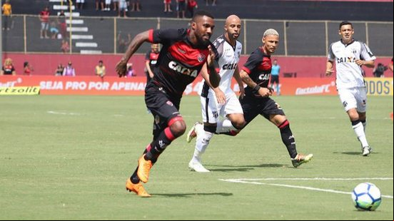 Imagem Vitória bate o Ceará, vence sua primeira partida em casa e deixa a zona de rebaixamento