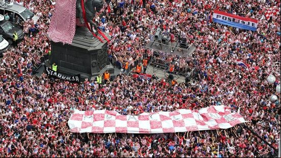 Imagem Heróis! Seleção da Croácia é ovacionada por 60 mil pessoas durante desembarque em Zagreb